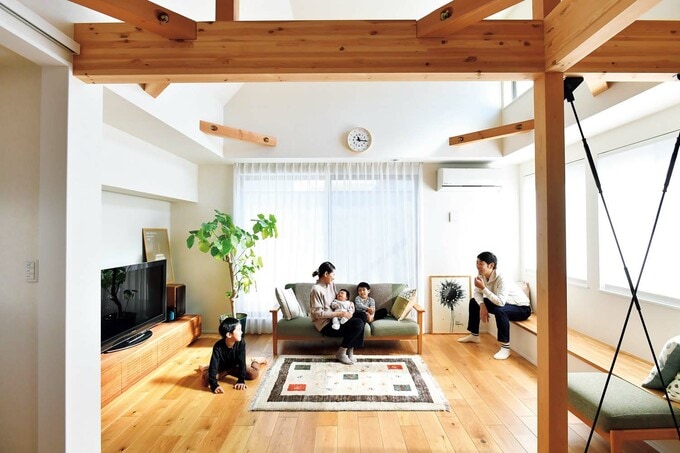 木の温もりにあふれたリビング