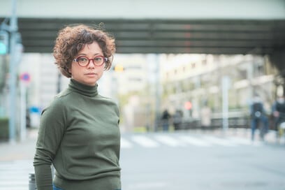 50代でパリへ移住した猫沢エミさん。現地で感じた日本とフランスの人間関係の違い