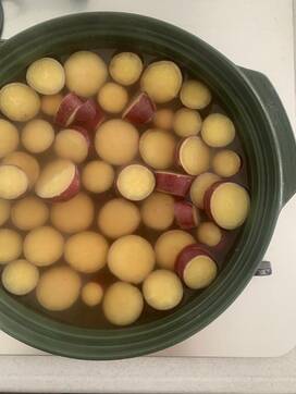 ほんのり甘いサツマイモのレモン煮。おやつにも、おかずにも