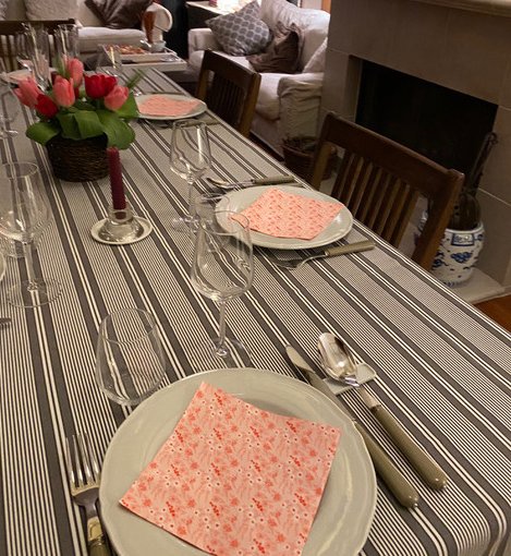 「テーブルから離れるときは許可をもらう」