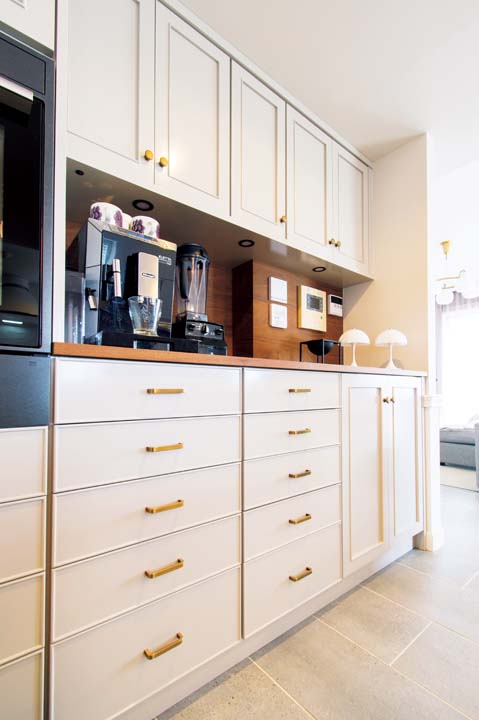 家具のように美しいオリジナルのキッチン収納