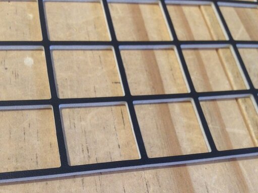 黒の目地ネット