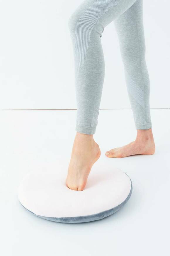 足指先ぐっと曲げる