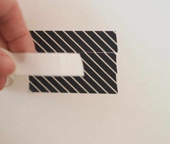 両面テープで、少し安定するようサポートしています。