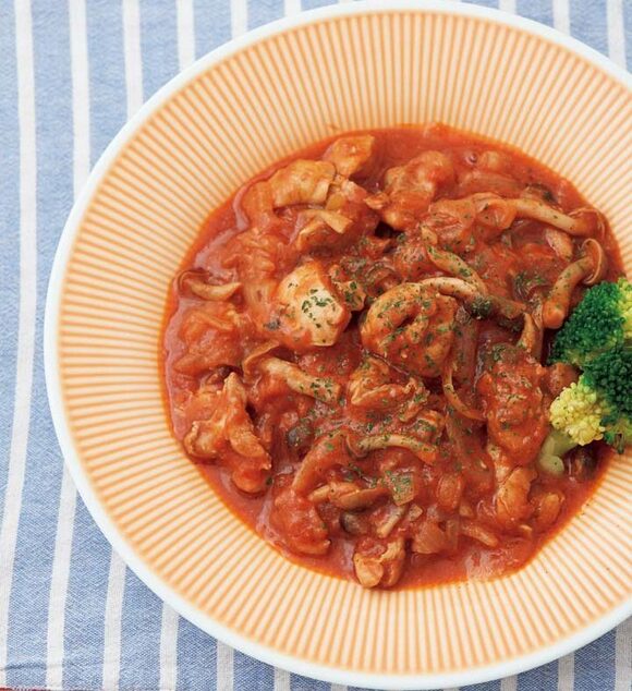 具だくさんのチキンのトマト煮が本日の主役！