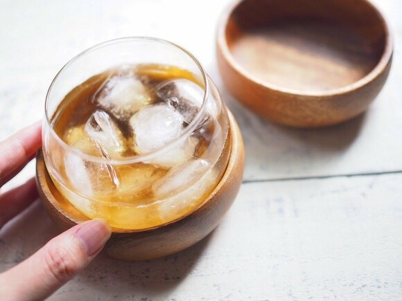 シンプルグラスとアカシアボウル