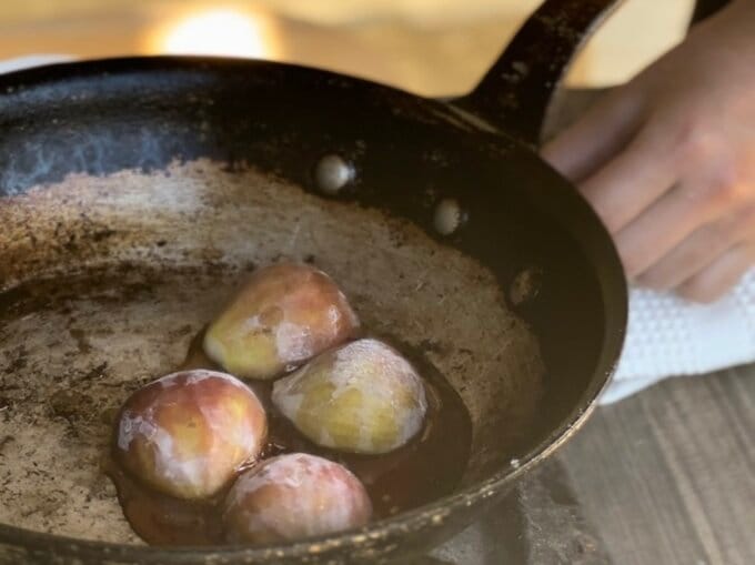 イチジクにカラメルを合わせる