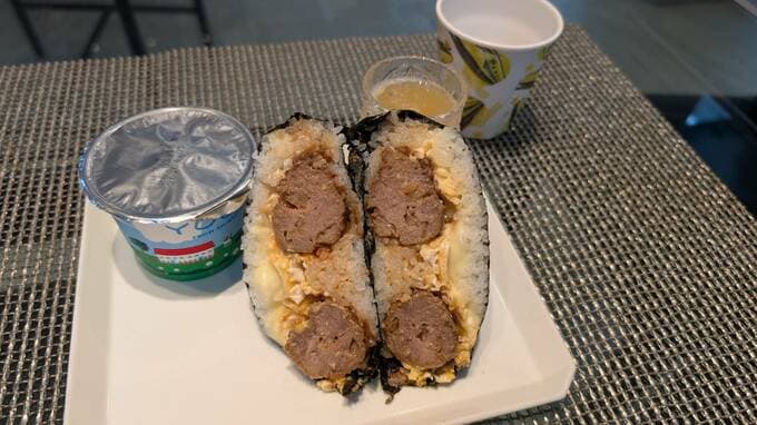 中華風肉団子と卵とチーズのおにぎらず