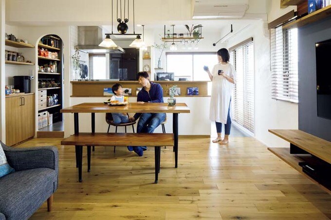 ゆったりと広がるキッチンとダイニング