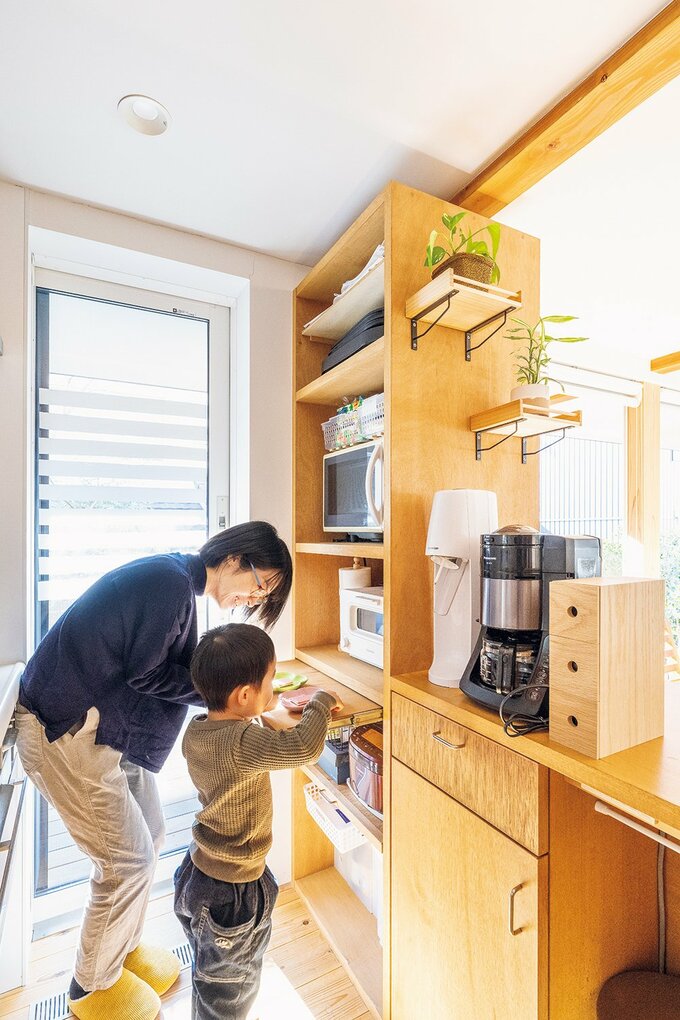 電化製品は縦に収納する“家電タワー”で