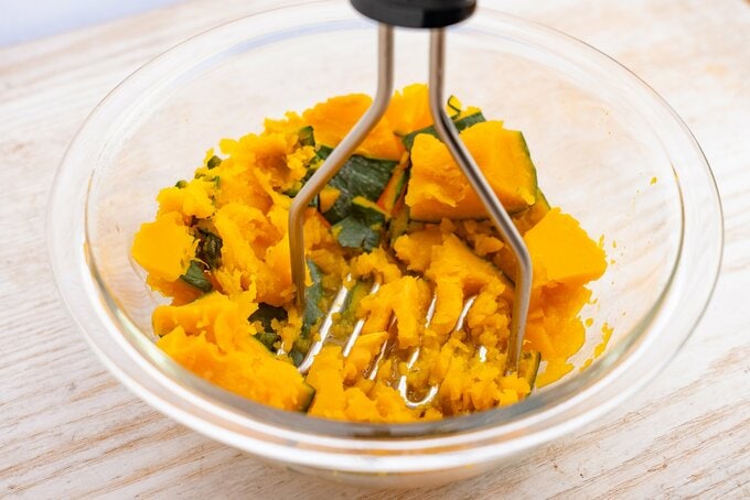 カボチャつぶす