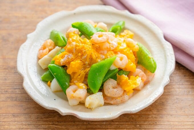 スナップえんどうと卵の炒め物