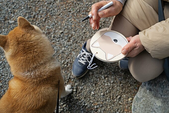 犬と神社へ 母の書いた絵馬は本物そっくりかも Inubot回覧板 Esseonline エッセ オンライン