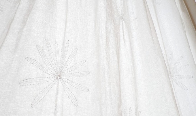 ナチュラルテイストのレースカーテン