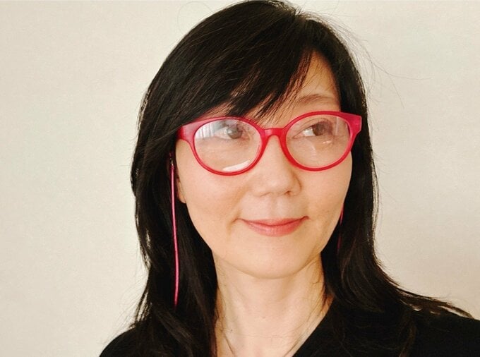 ピンクのメガネ