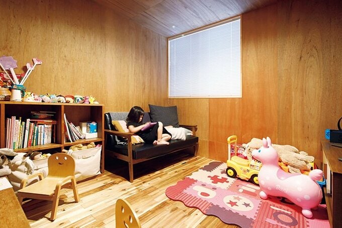 ラワンベニヤ仕上げの子ども部屋