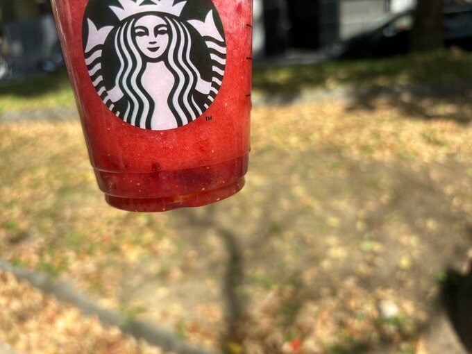 苺フラペチーノ 底