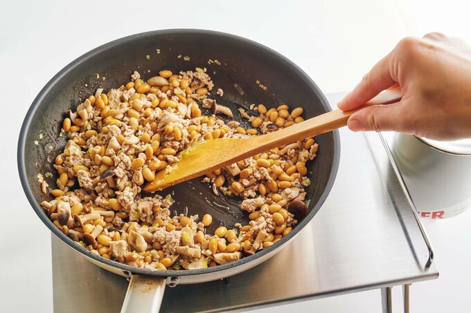 フライパンにひき肉