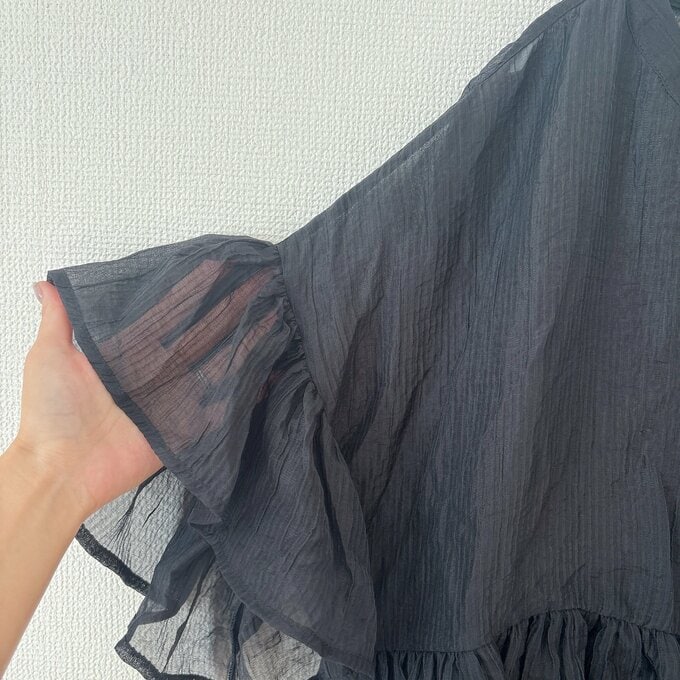 シアーフリルブラウス