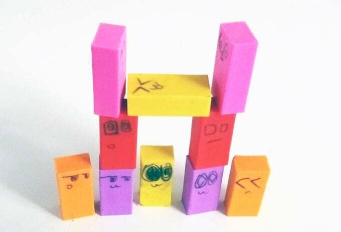 消しゴムを積み重ねる