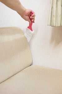 <ソファ>動かせないけどホコリがたまる、ソファの周りは汚れがいっぱい