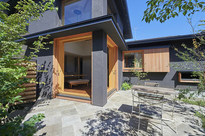 【注文住宅事例】テラスで1日がスタート。夢だった「庭で朝食を」かなえた家