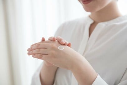 保湿に「ワセリン」は間違いだった？医師が教える、正しい保湿剤の選び方