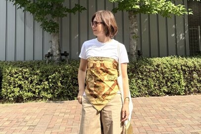 50代「古臭くならない」スカーフ活用術。首に巻くだけじゃない、おしゃれテク4連発