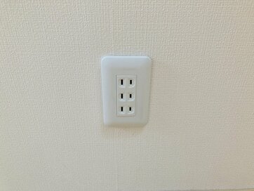 6年暮住んで便利に思うコンセント3か所。部屋の四隅にないと模様替えで後悔も