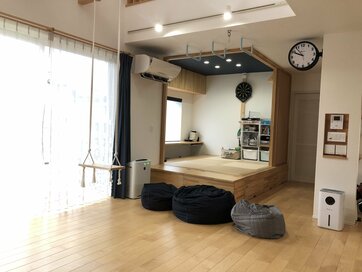 カウンターつき小上がりの和室に、子育て夫婦が満足。LDKにあると家事と仕事がはかどる