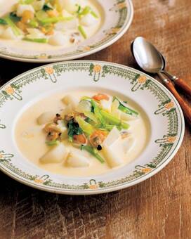 具だくさんでも低糖質シーフードチャウダー。決め手は生クリーム