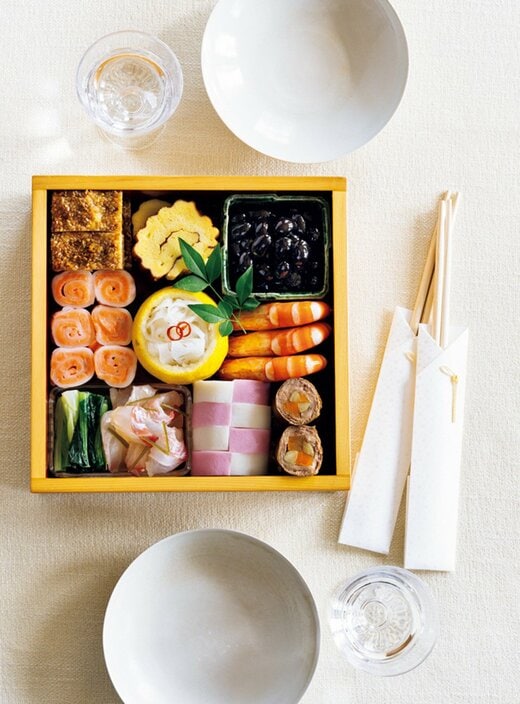 お重に盛りつけられたおせち調理