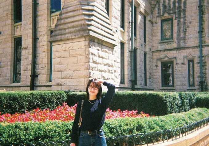 「HIBIBIBOUROKU」ページより、シカゴ旅行中の1カット