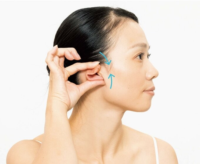 耳を半分にたたむ図