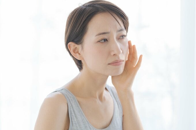 シワに悩む女性