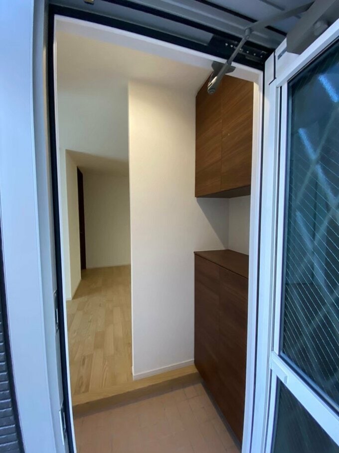 二世帯住宅の勝手口の開閉