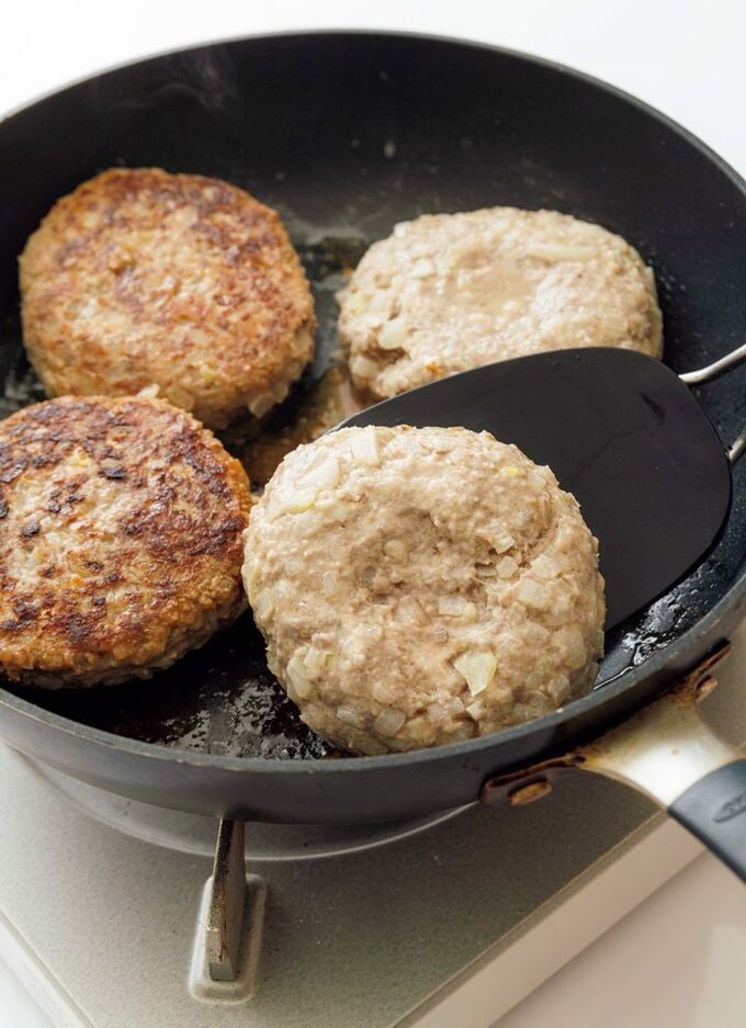 フライ返しで上下返す