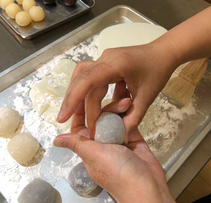 角を中に入れ込んで丸く仕上げます