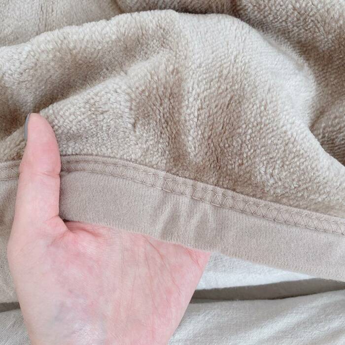 ユニクロ「ヒートテック毛布」が軽くて暖か。ひざかけにもぴったり ...