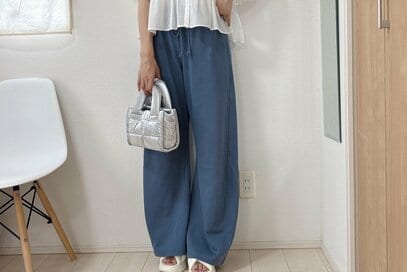 40代2990円「GUのスウェットパンツ」が優秀！体型カバーもかなう大人着まわしコーデ3つ