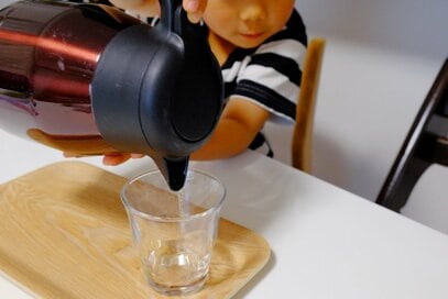 麦茶ポットをあるものに変えるだけで、夏の家事がラクに