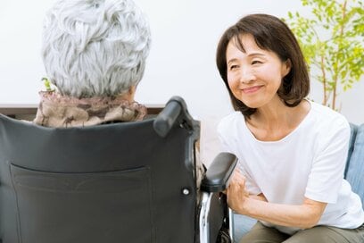 高齢親とのコミュニケーション「ポジティブ変換」事例。“ウソも方便”の意識が大事