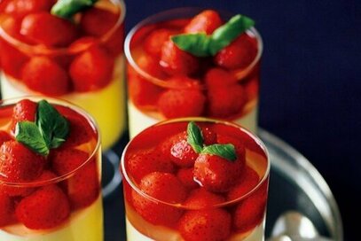 クリスマスに食べたい「イチゴのババロア」。人気シェフが教えるスイーツレシピ