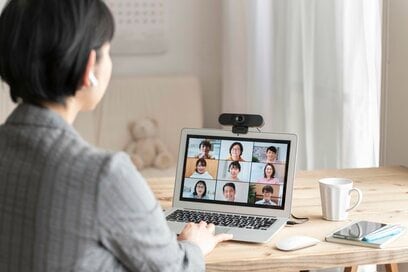 「リモート会議で緊張してしまう」というお悩み。ずばっと発言できるようになる方法とは