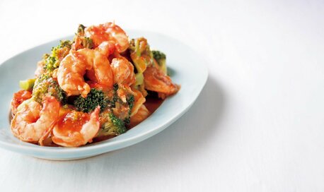 レンチンでできるブロッコリーのエビチリ。茎も全部使いきり