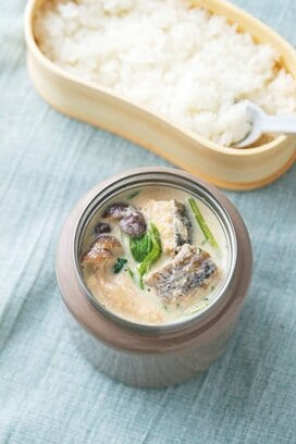 タラとキノコの豆乳ゴマスープ弁当。スープジャーでうま味たっぷり