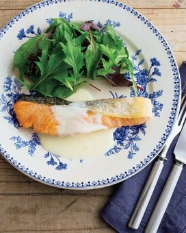 低糖質な「鮭のソテーチーズソース」。濃厚ソースでごちそう感たっぷり