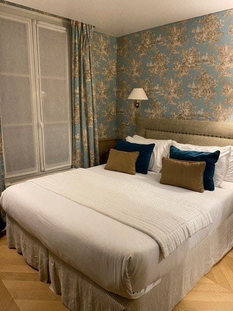 ベッドメーキング