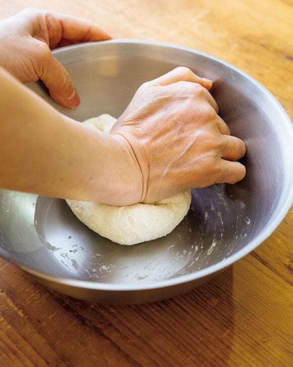 強力粉こねる