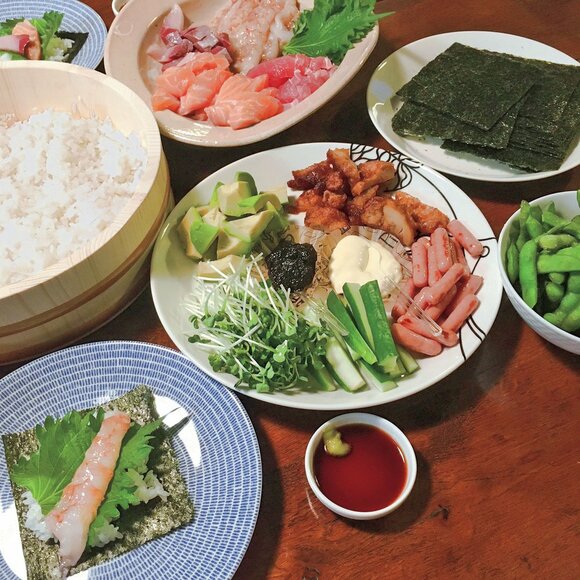 好きな具材がたっぷり！家族で手巻きパーティ